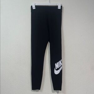 Nike Woman’s Leggings in Black and White